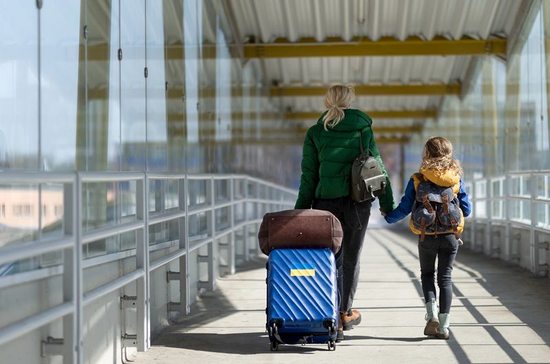 ¿Familiares con visa E-2 pueden trabajar o estudiar en USA?