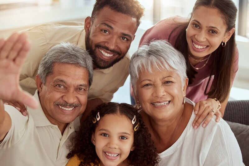 Inmigración Familiar Para Traer A Sus Padres A EE.UU.